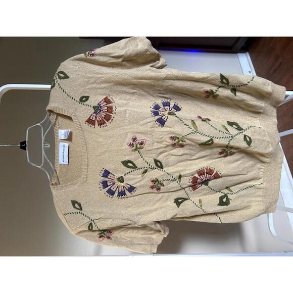 Alfred Dunner Sweaters - Alfred Dunner XL Beige Floral Embroidered Short Sleeve Sweater